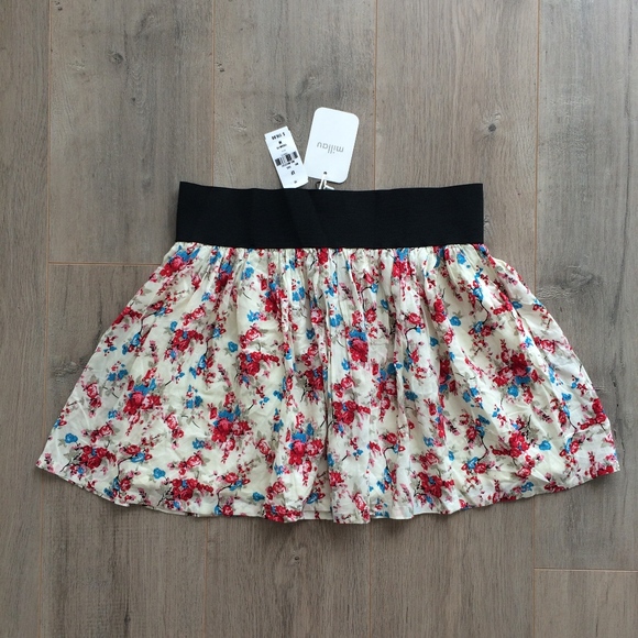 MILLAU LF Store Cream Floral Skirt NWT $116 - Picture 1 of 5